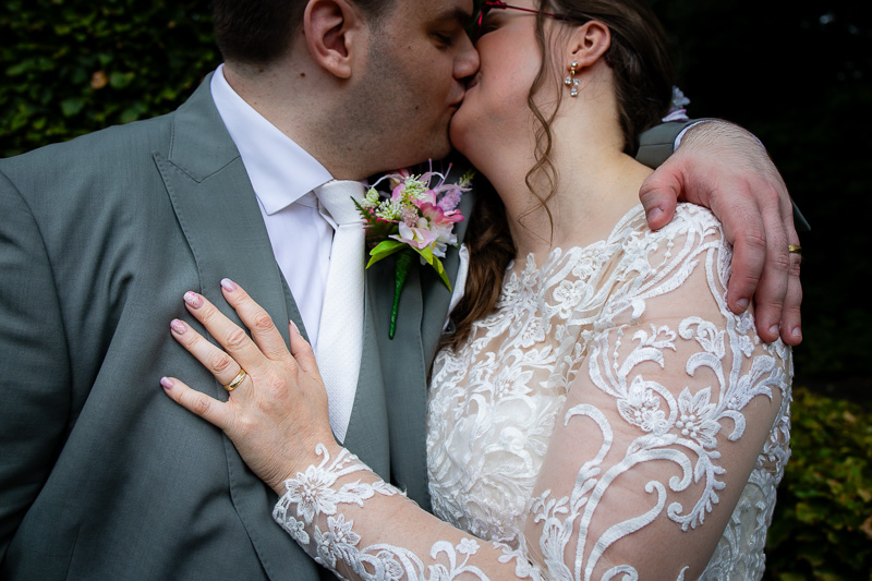 First Kiss HELEEN KLOP Fotografen Trouwen Bruiloft Utrecht
