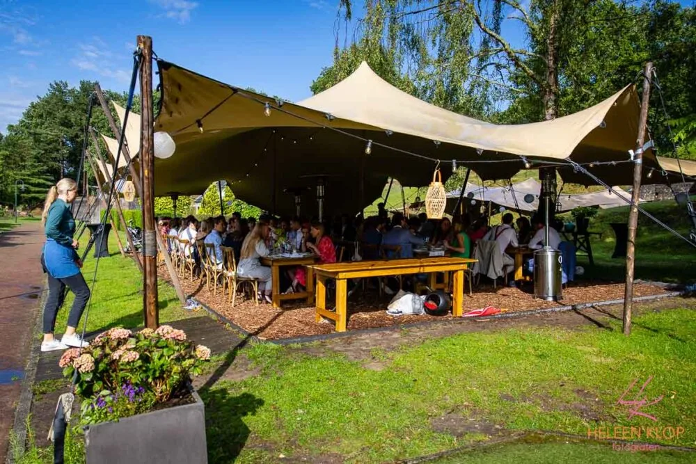 Buiten dineren bij Fort IV Fier Bussum